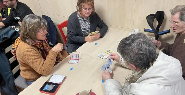 photo  de gauche à droite : évelyne et valérie, deux bénévoles du café associatif l’extension à flers (orne) affrontent marie-line et gérard au lobo77.  &copy;  ouest-france 