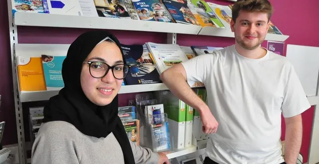 photo  itto et tom sont tous les deux passés par le contrat d’engagement jeune. aujourd’hui, lui est développeur web, elle travaille pour le laboratoire mérieux nutrisciences et entamera à la rentrée prochaine une licence pro en alternance.  &copy;  le maine libre 