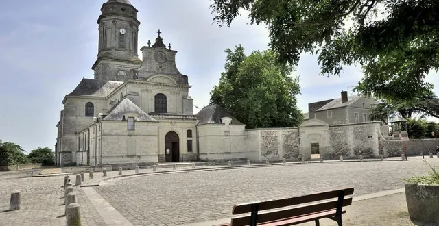 photo  c’est au sommet du mont glonne, face à l’abbatiale, que la flamme olympique finira son parcours, commencé devant la maison gracq. rendez-vous le mardi 28 mai dans le bourg de saint-florent-le-vieil…  &copy;  archives co – freddy reigner 