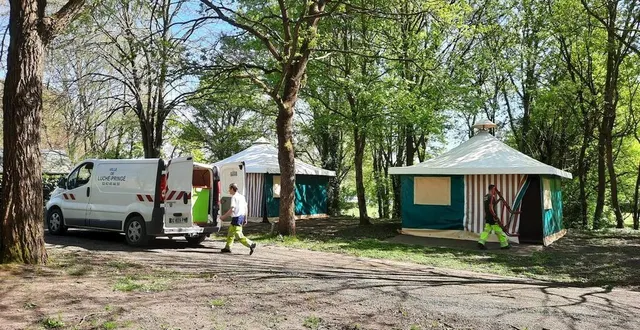 photo  les employés communaux sont à pied d’œuvre et préparent le remplacement des bungalows.  &copy;  ouest-france 