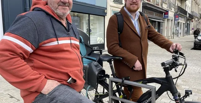 photo  gilles hilaire, président du centre social édith-bonnem, et piers barrios, président de l’association à bicyclette.  &copy;  ouest-france 
