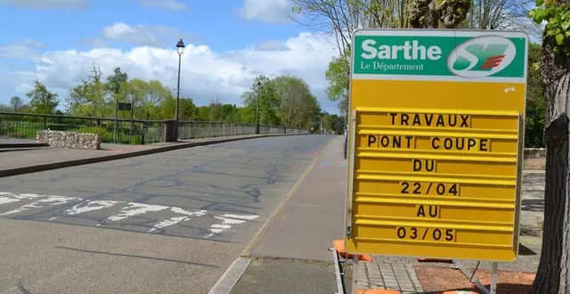 photo  le pont permettant de traverser la sarthe coupé à la circulation, véhicules et piétons.  &copy;  le maine libre 