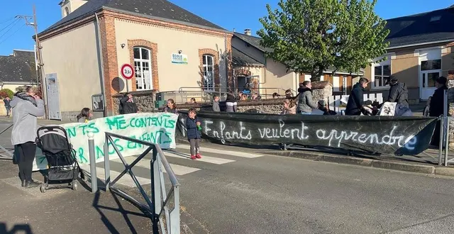 photo  les parents d’élèves ont mené une nouvelle action dans la matinée, jeudi 18 avril 2024, à l’école de souvigné-sur-sarthe.  &copy;  dr 