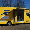 photo l’un des cinq camions bureaux de poste itinérants que la poste lance dans cinq départements de france.