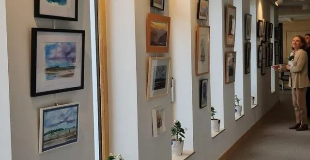 photo  pour la première fois, c’est la grande salle de la mairie qui mettra à disposition ses cimaises.  &copy;  ouest-france 