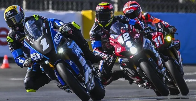 photo  le yart (n° 1) partira en pole position de la 47e édition des 24 heures motos, juste devant le yoshimura sert (n°12).  &copy;  le maine libre - denis lambert 