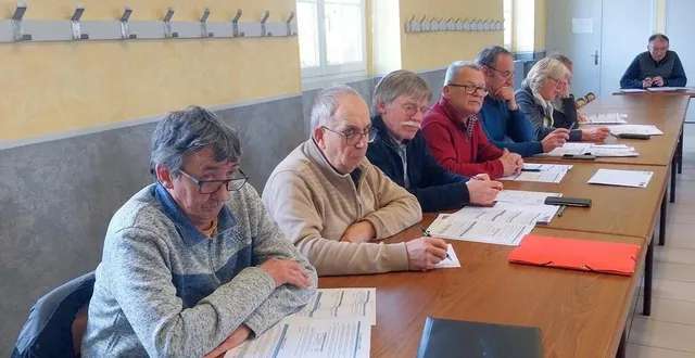 photo  une partie des élus durant la présentation par la présidente du budget 2024.  &copy;  ouest-france 