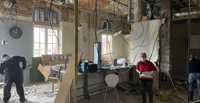 photo  l’ancienne gare de briouze (orne) est vidée pour faire place nette aux nouveaux locaux de familles rurales.  &copy;  ouest-france 