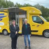 photo christine roger et angélique vincke devant le bureau de poste itinérant qui sillonnera les routes reliant neuf villages dans le nord de l’orne.