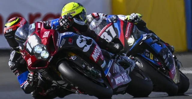 photo  la suzuki n°12 a profité d’une chute du yart et des soucis mécaniques de la bmw n°37 pour prendre la tête au petit matin.  &copy;  le maine libre - denis lambert 