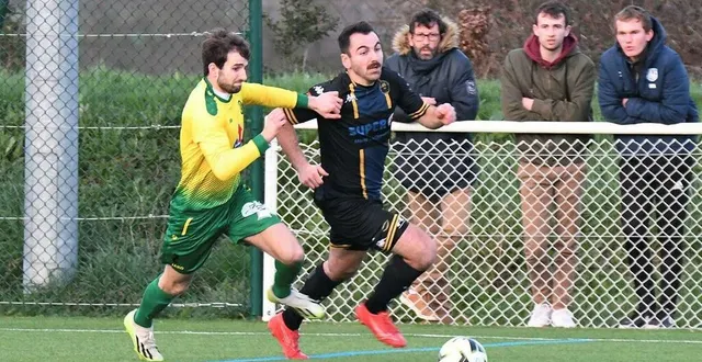 photo  l’apb brûlon, maillot noir, va monter en régional 2 sauf catastrophe.  &copy;  archives le maine libre 