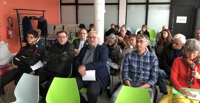 photo  l’unafam 61, animée par didier babonneau (au centre), a tenu son assemblée générale à argentan vendredi 19 avril.  &copy;  ouest-france 
