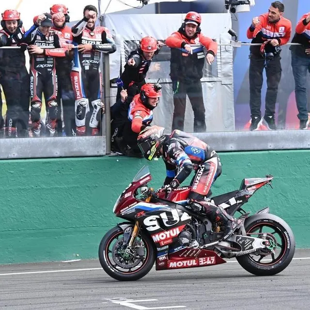 photo moments de joie pour les ingénieurs et les techniciens du team sert.  ©  marc ollivier/ouest-france