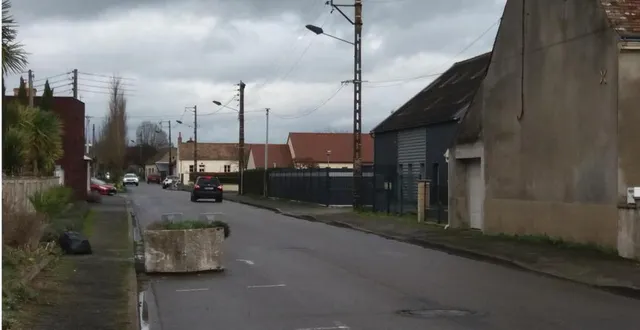 photo  le réseau d’eau de la rue du 11-novembre à la suze est au budget de 2024 pour l’eau potable.  &copy;  ouest-france 