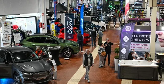 photo  angers, route de paris, samedi. près de 380 exposants présentent leurs innovations au parc des expositions.  &copy;  co – josselin clair 