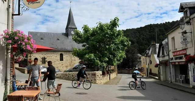 photo  saint-leonard-des-bois avait été élu en 2016 du plus beau village de la sarthe.  &copy;  archives le maine libre – hervé petitbon 