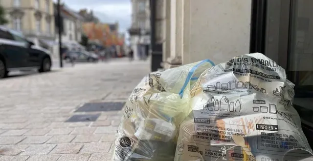 photo  le service de collecte des déchets du 1er mai est décalé au lendemain, et ainsi de suite jusqu’au samedi 4 mai.  &copy;  archives ouest-france 