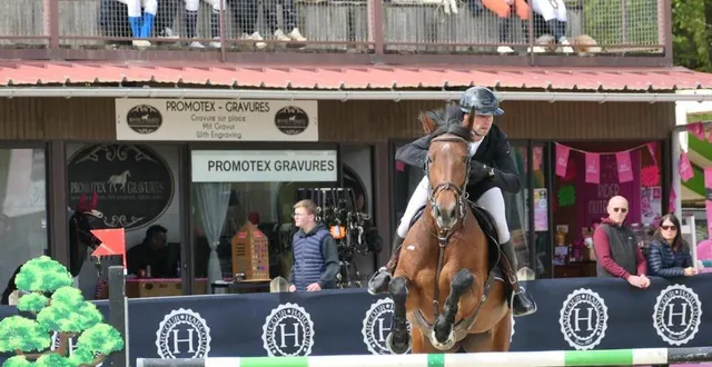 photo  alexis goury, cavalier de l’équipe de france de concours complet, montait dans une épreuve aux côtés des amateurs. c’est aussi cela le concours harcour.  &copy;  le maine libre 