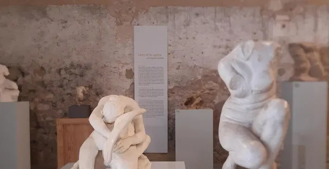 photo  au musée jules-desbois, des sculptures qui célèbrent le corps humain.  &copy;  musée jules-desbois 