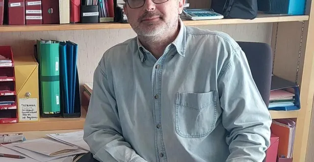 photo  philippe barcé-renard arrive en mairie.  &copy;  mairie de lombron 