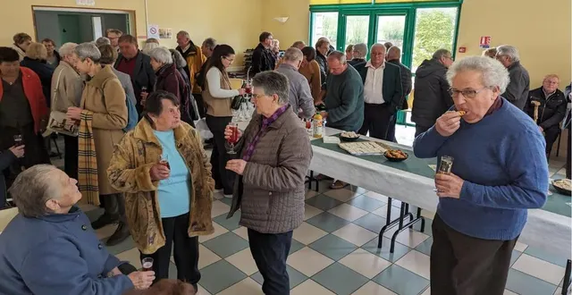 photo  le banquet des anciens s’est ouvert par le traditionnel pot d’accueil.  &copy;  ouest-france 