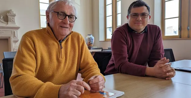 photo  jean-michel brault, adjoint en charge des finances, et pierre ouvrard, maire de mayet, laissent espérer de meilleures finances communales.  &copy;  ouest-france 