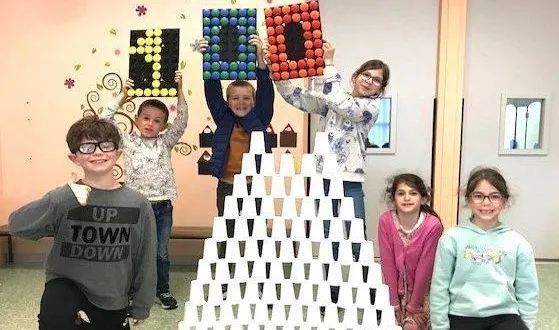 photo  tous les ateliers de l’après-midi avec un rapport avec les 100 jours.  &copy;  le maine libre 