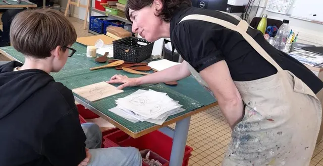 photo  l’artiste a su captiver les élèves au travers des ateliers de gravure.  &copy;  le maine libre 