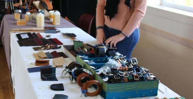photo  émilie blossier, sellier harnacheur, a présenté son travail du cuir.  &copy;  ouest-france 