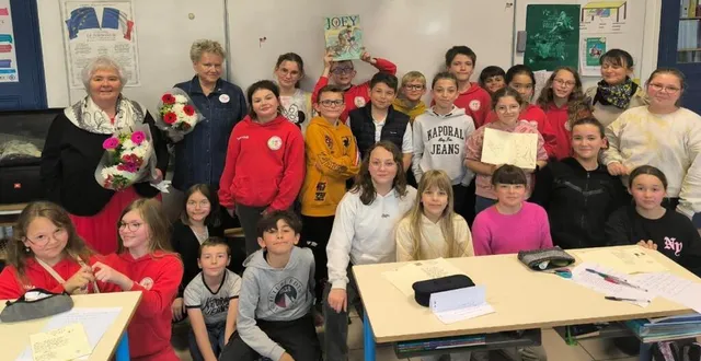 photo  les élèves ont accueilli la fille de l’aviateur, vendredi.  &copy;  ouest-france 