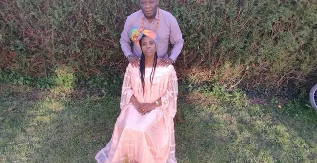 photo  emmanuel et martine priso, les fondateurs de l’association, en tenue traditionnelle.  &copy;  l’afrique à votre porte 