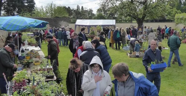 photo  la bourse aux plantes de vrigny est une tradition, dont le succès ne se dément pas, d’année en année.  &copy;  association le petit jardin vrignois 