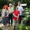 photo la nouvelle équipe des jardins de la mansonière avec, de gauche à droite, michèle et philippe manson, les propriétaires ; vanessa sauques et boris dupéron, les jardiniers.