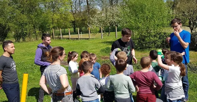 photo  sous forme de jeux, les enfants ont appris à trier les dechets.  &copy;  le maine libre 