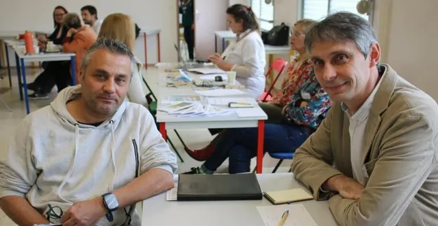 photo  à la suite de son entretien, dominique ledain (à gauche) s’est rendu à la visite de l’ehpad la dive, accompagné de christophe léger, directeur des ressources humaines.  &copy;  ouest-france 