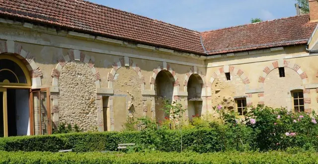 photo  cinq photographes vont exposer leur travail pendant plus d’un mois à l’abbaye de tuffé.  &copy;  archives le maine libre 