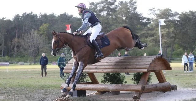 photo  thomas carlile avec darmagnac de beliard termine deuxième du cci 3*-s du printemps des sports équestres.  &copy;  psv-jean morel 