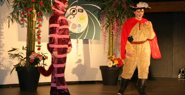 photo  organisée par l’association culturelle du canton de la suze, des échanges riches et pour finir, des représentations à la maison du temps libre.  &copy;  le maine libre 