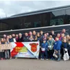 photo les enfants du football-club en partance pour caen avec josé de sousa goncalves.