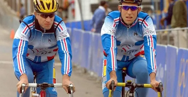 photo  laurent brochard (à gauche) et christophe moreau (à droite) s’entraînent, le 25 septembre 2000, à deux jours de l’épreuve en ligne des jeux de sydney.  &copy;  afp archives 
