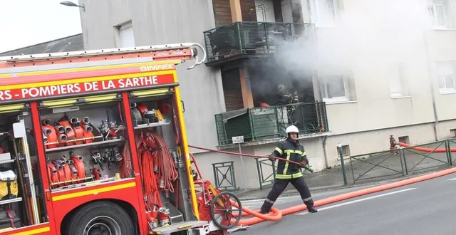 photo  un incendie s’est déclaré vers 10 h, ce vendredi 26 avril 2024, dans un logement de sarthe habitat à sablé-sur-sarthe.  &copy;  ouest-france 