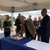 photo  patrick claes, maire de sarceaux, signe le parchemin qui sera déposé dans la première pierre, comme l’ont fait le président de terres d’argentan interco, la sous-préfète, le président du département, le maire d’écouché-les-vallées… 
