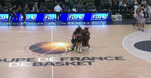 photo  pour les alençonnaises, la fête ne fait que commencer.  &copy;  of 