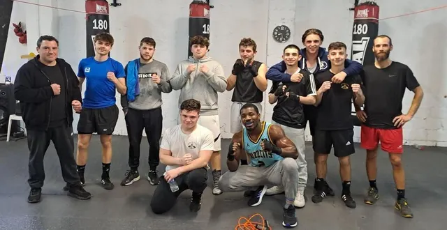 photo  les boxeurs du boxing club fertois et leur coach. au premier rang à gauche,le champion de france nelson poussin.  &copy;  sandra poussin 