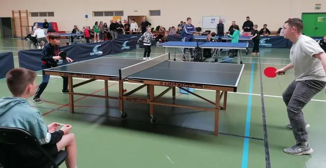 photo  le gymnase de mamers a accueilli, samedi dernier, une cinquantaine d’enfants et une trentaine d’adultes pongistes.  &copy;  ouest-france 