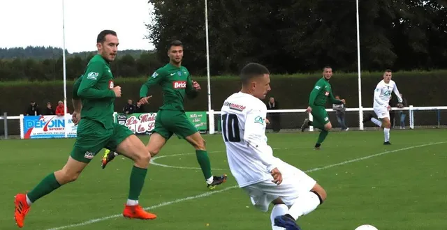 photo  dylan vannier (fc argentan, balle au pied).  &copy;  archives ouest-france 