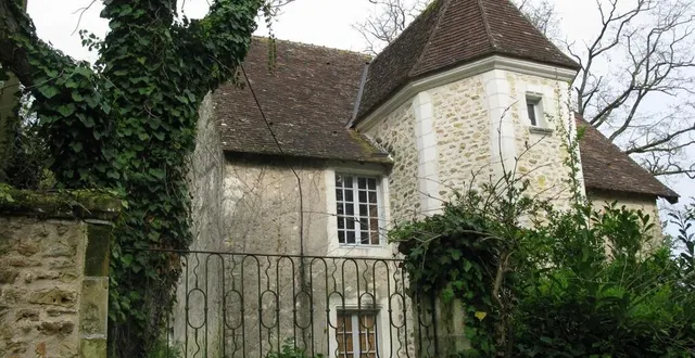 photo  située dans le bourg à proximité du chemin des caves, la chapellerie attire le regard du promeneur.  &copy;  ouest-france 