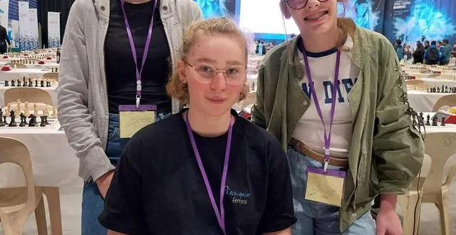 photo  sarah, yris et elise étaient toutes les trois présentes au championnat d’échecs jeunes à agen.  &copy;  stéphane guinet 