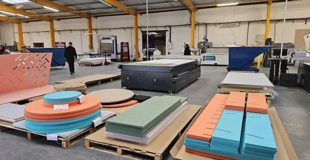 photo  tout l’art de réguler la propagation du son réside dans l’art de travailler ces panneaux, pour en faire des pièges à son…  &copy;  le maine libre 