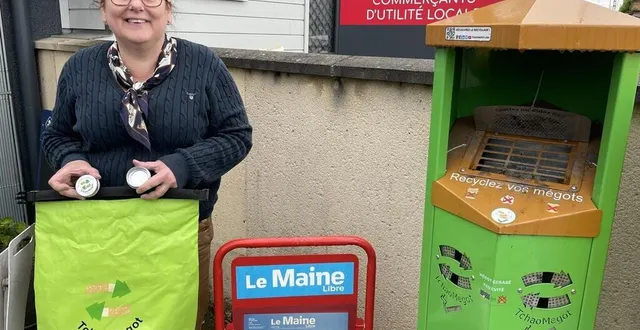 photo  devant le tabac du maine, laurence proust bénéficie d’un cendrier de collecte, dans lequel elle met les mégots laissés par les clients à l’entrée du magasin.  &copy;  le maine libre 